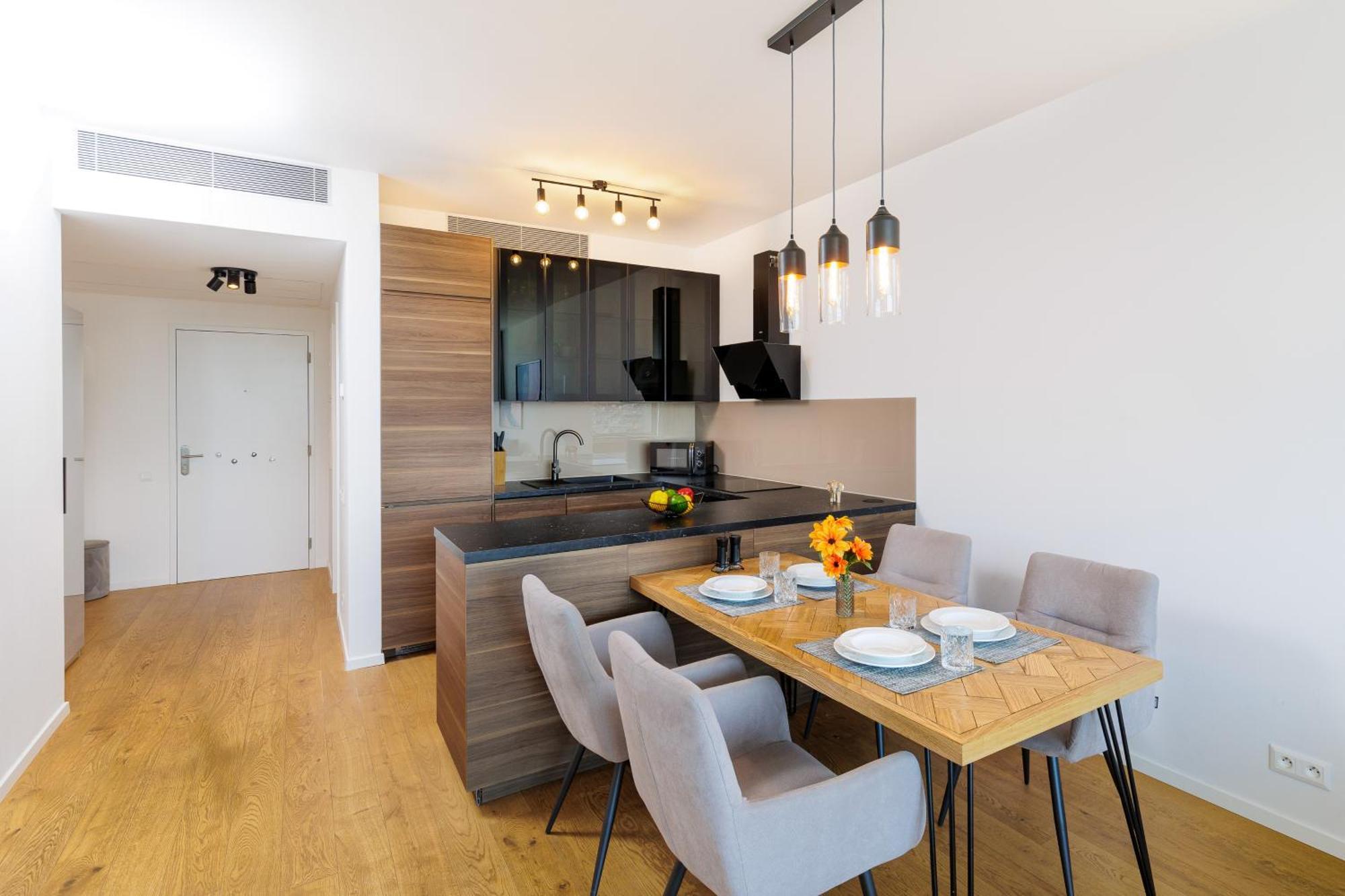 Sky Park 1 - Luxurious #instaworthy In Downtown Center With Included Parking, Address In Town Appartamento *